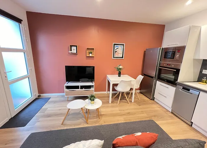 Le Remois - Charmant T2 - Renove - Parking - Cour Privative - Wifi